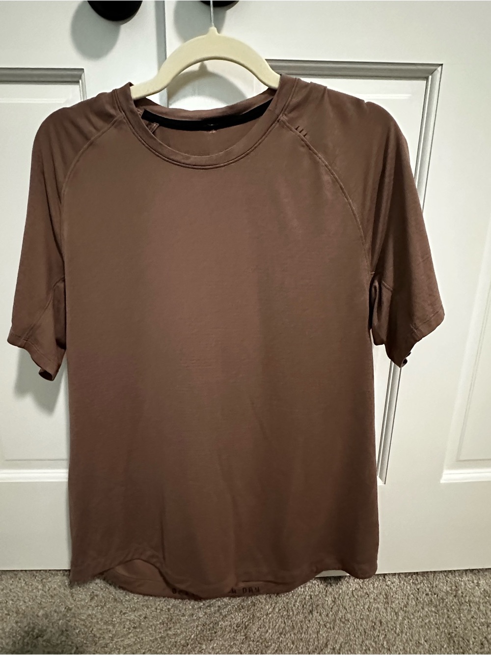 Lululemon Men's Mauve dri-fit  Short-Sleeve Shirt